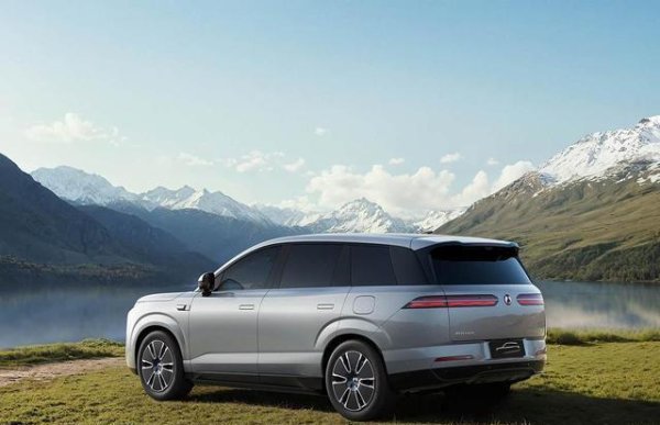 亿鑫网 比亚迪再推新车！5.2米大6座SUV，续航1300km，破百仅需3.9秒！